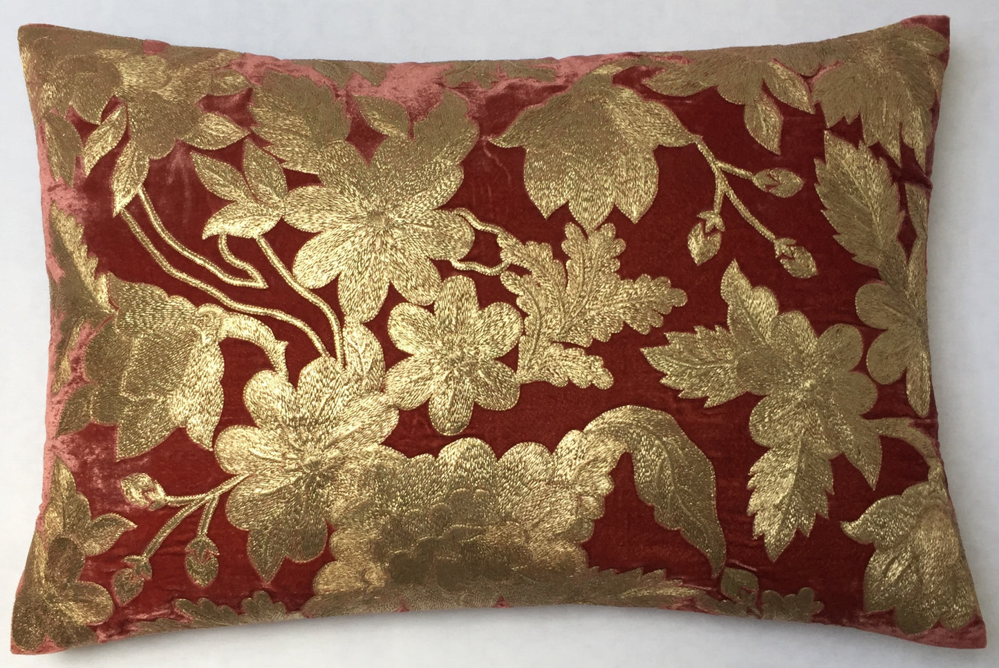 Anke Drechsel Kissen Meisterstück OLIVIA Toscana Metallic Bestickt Seiden Samt Wine Rot
