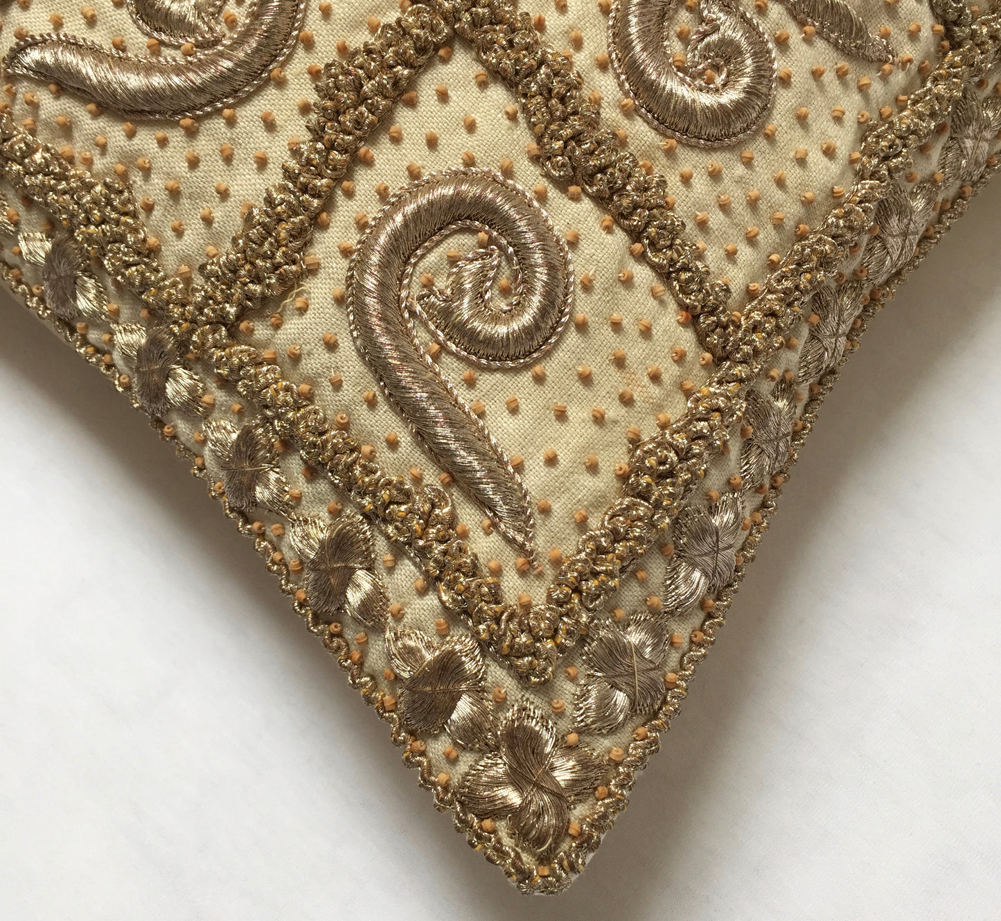 Anke Drechsel Kissen Haute Couture Champagne Metallic Bestickt Tussah Seide Seiden Samt