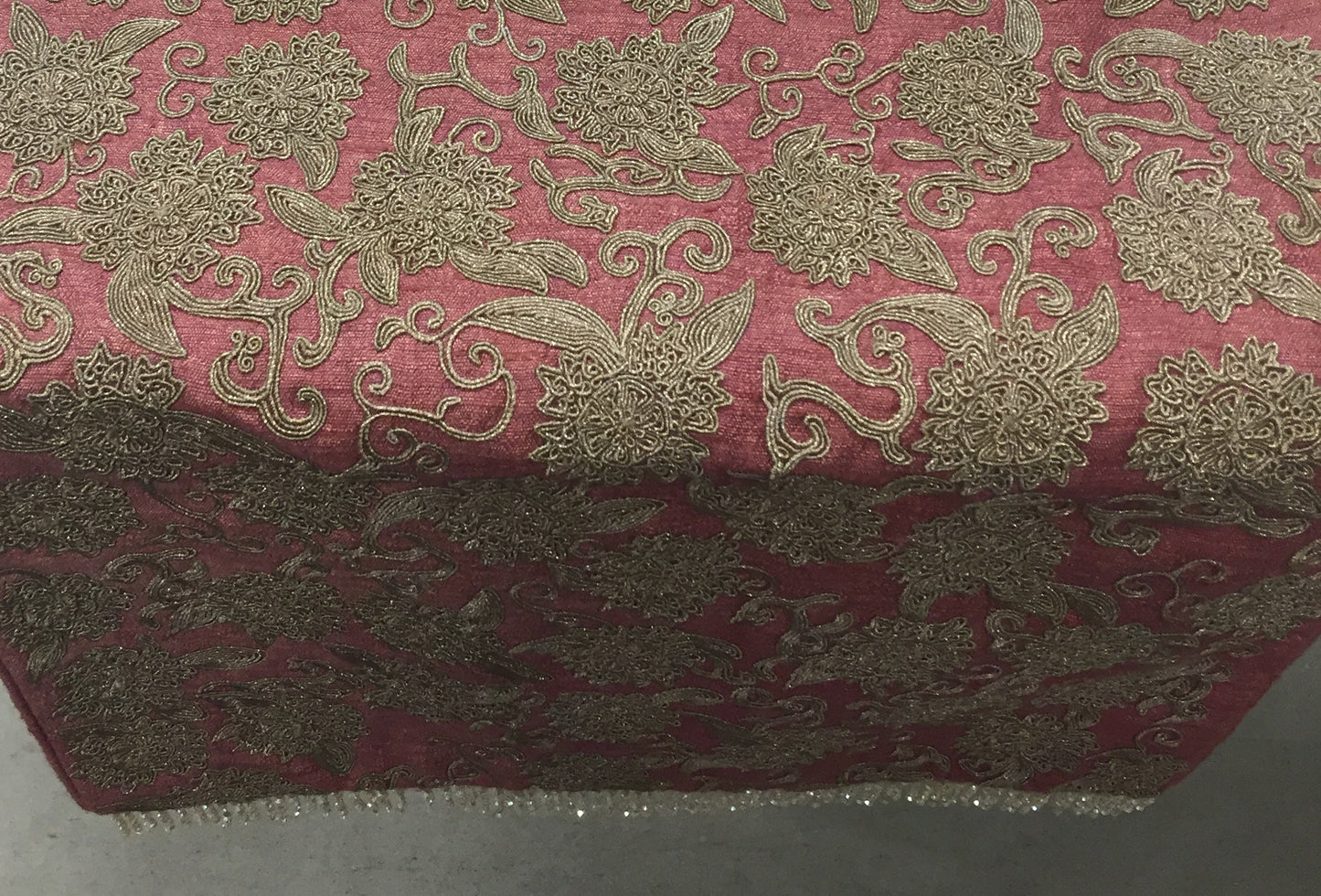 Anke Drechsel Bettläufer HELEN Sherbet Silber Bestickt Tussah Seide Tischläufer Pink