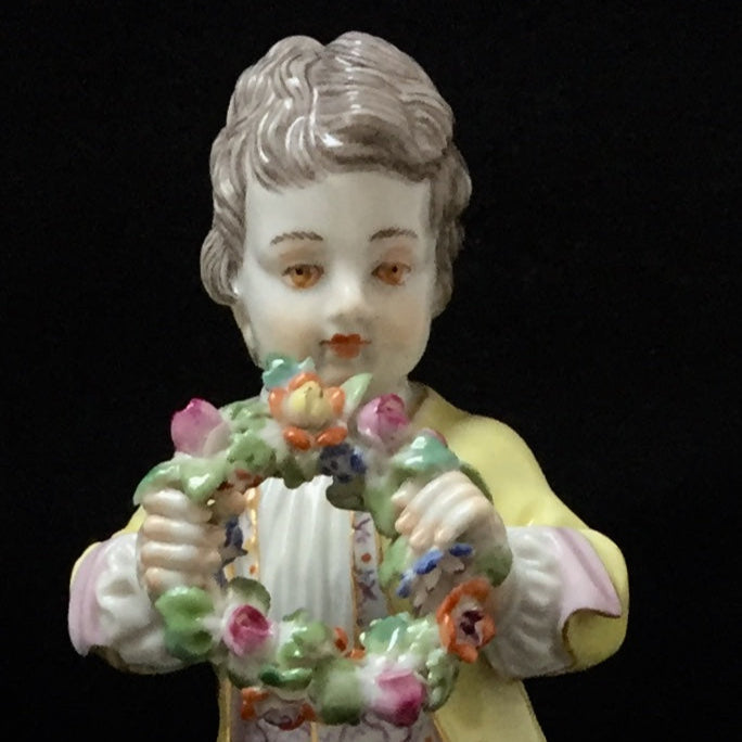 Meissen Gärtnerjunge mit Blumenkranz 1. Wahl Porzellan Figur
