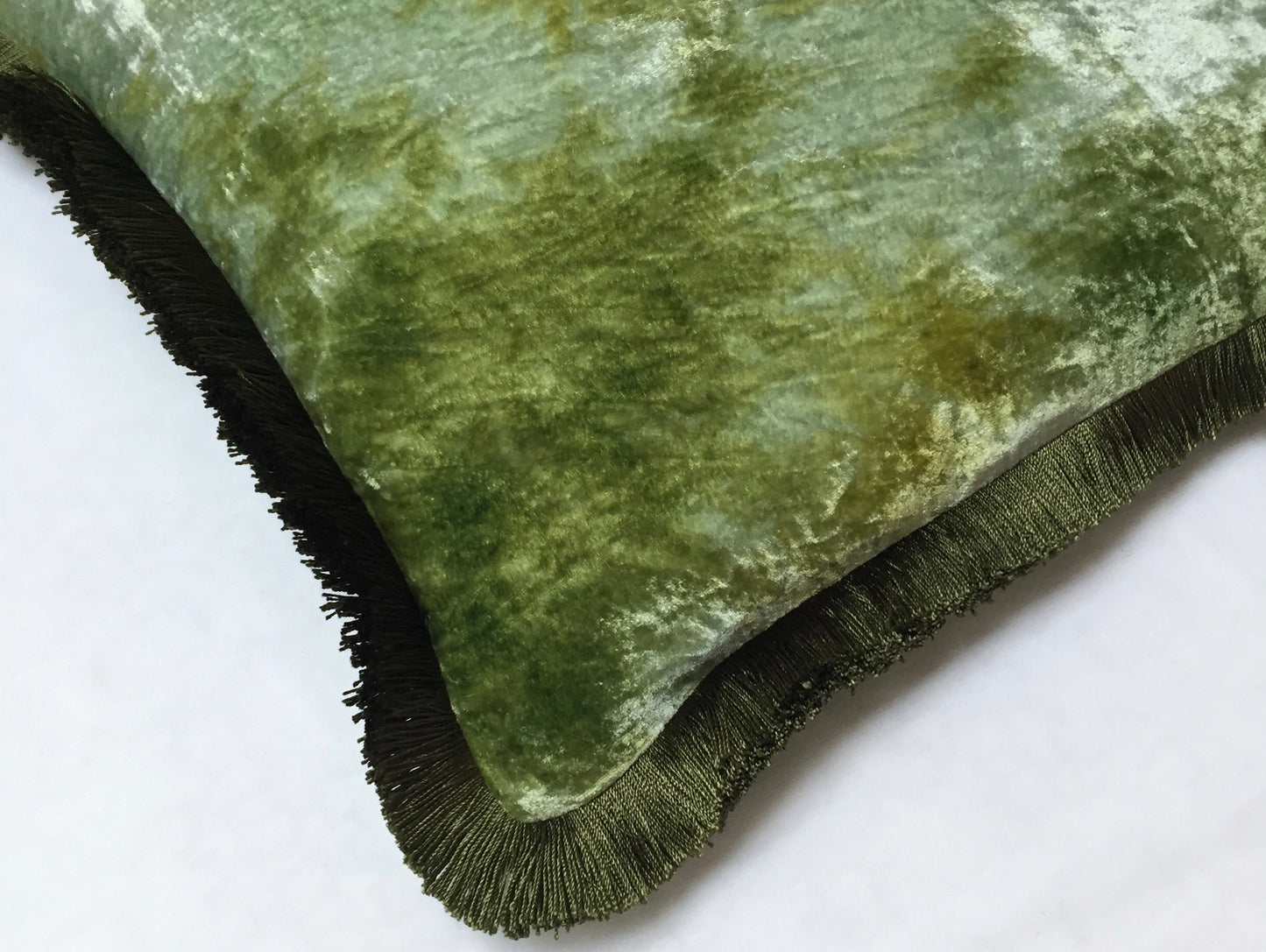 Anke Drechsel Kissen PLAIN Grün Franzen Shaded Mint Seiden Samt
