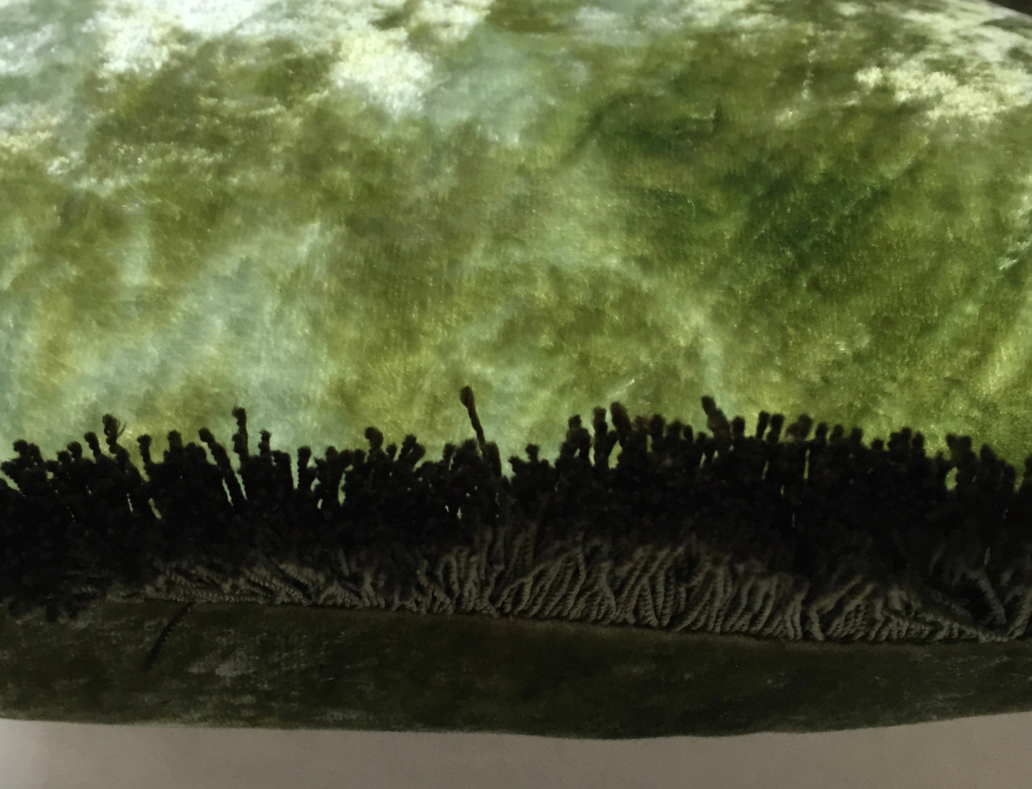 Anke Drechsel Kissen PLAIN Grün Franzen Shaded Mint Seiden Samt