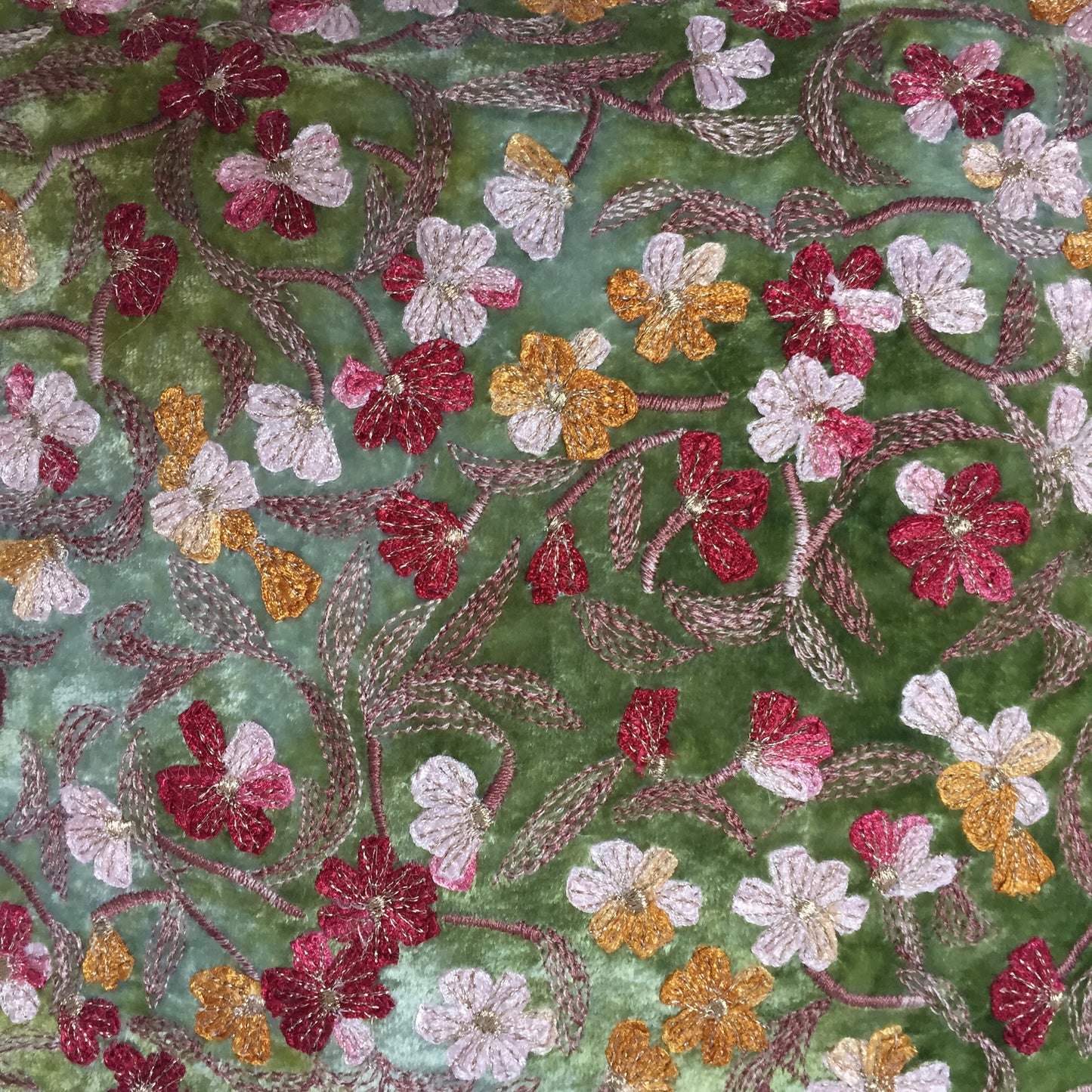 Anke Drechsel Kissen RAYMON Shaded Mint Metallic Bestickt Silk Velvet Grün