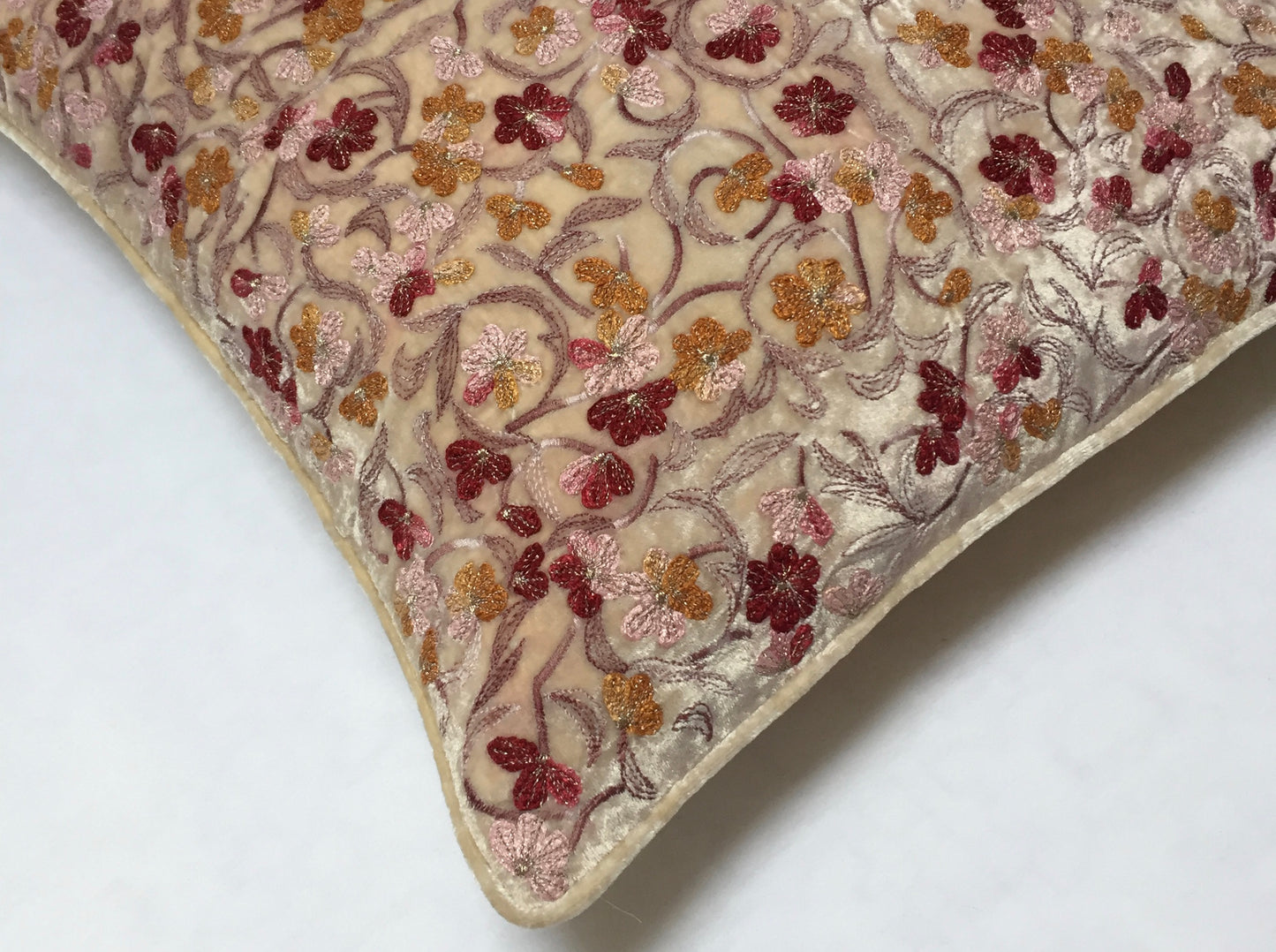Anke Drechsel Kissen RAYMON Champagne Metallic Bestickt Seiden Samt Rosa