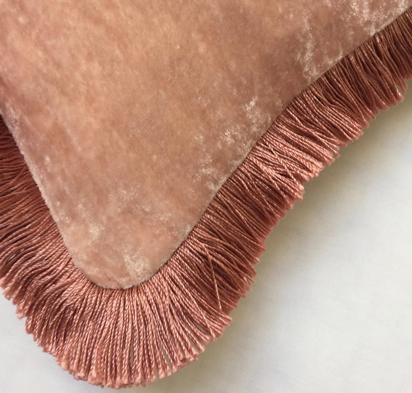 Anke Drechsel Kissen PLAIN Franzen Pink Quartz Seiden Samt Rosa