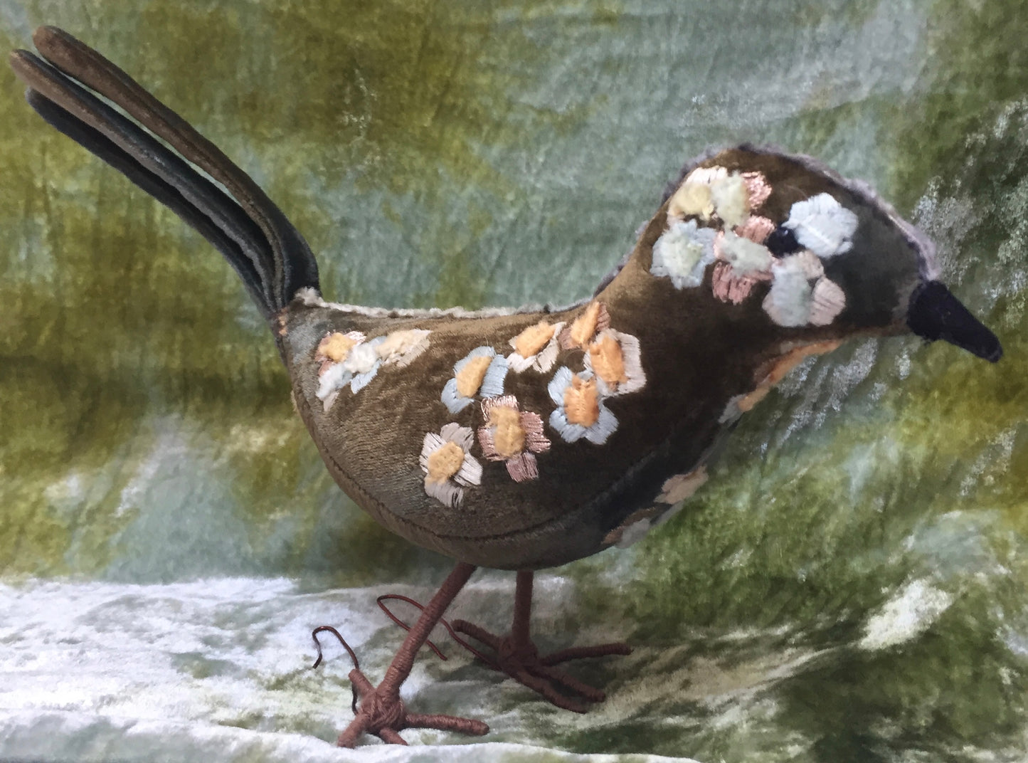 Anke Drechsel Steh Vogel Shaded Lake Bestickt Seiden Samt Blau Grün