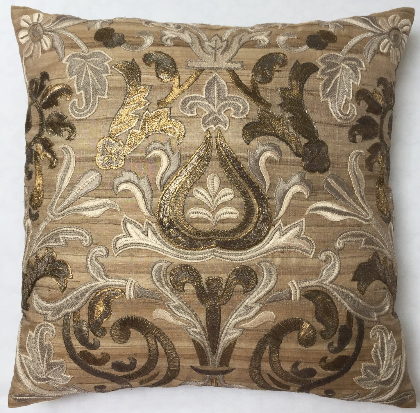Anke Drechsel Kissen Haute Couture Natural Metallic Bestickt Naturseide Beige