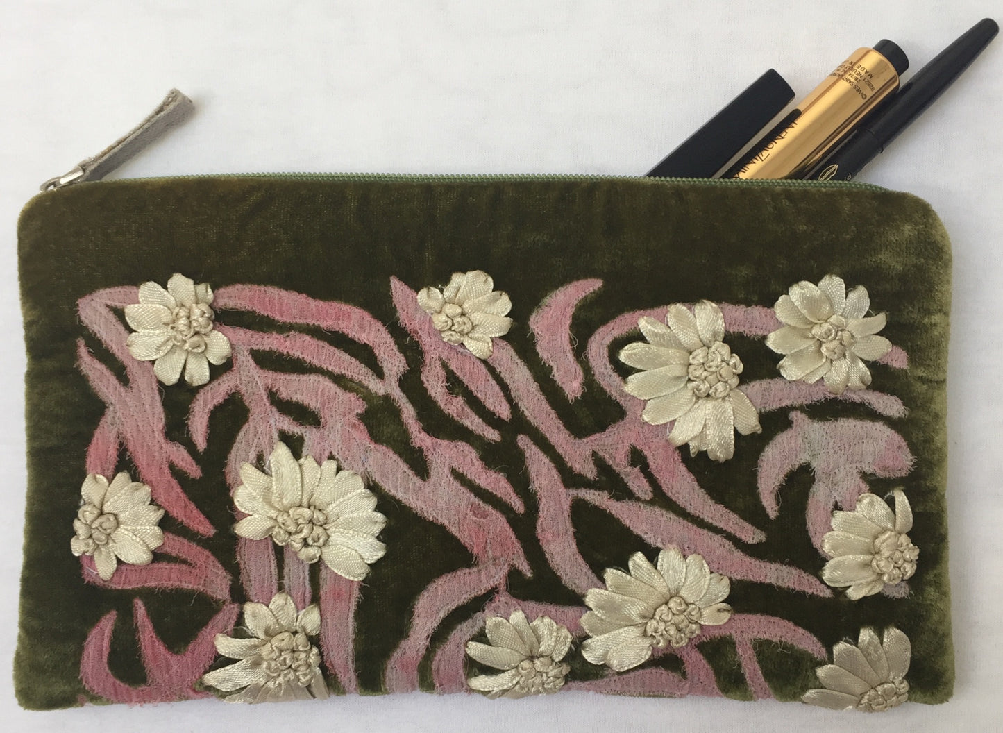 Anke Drechsel Zip Pouch Floral Light Green Bestickt Seiden Samt Grün