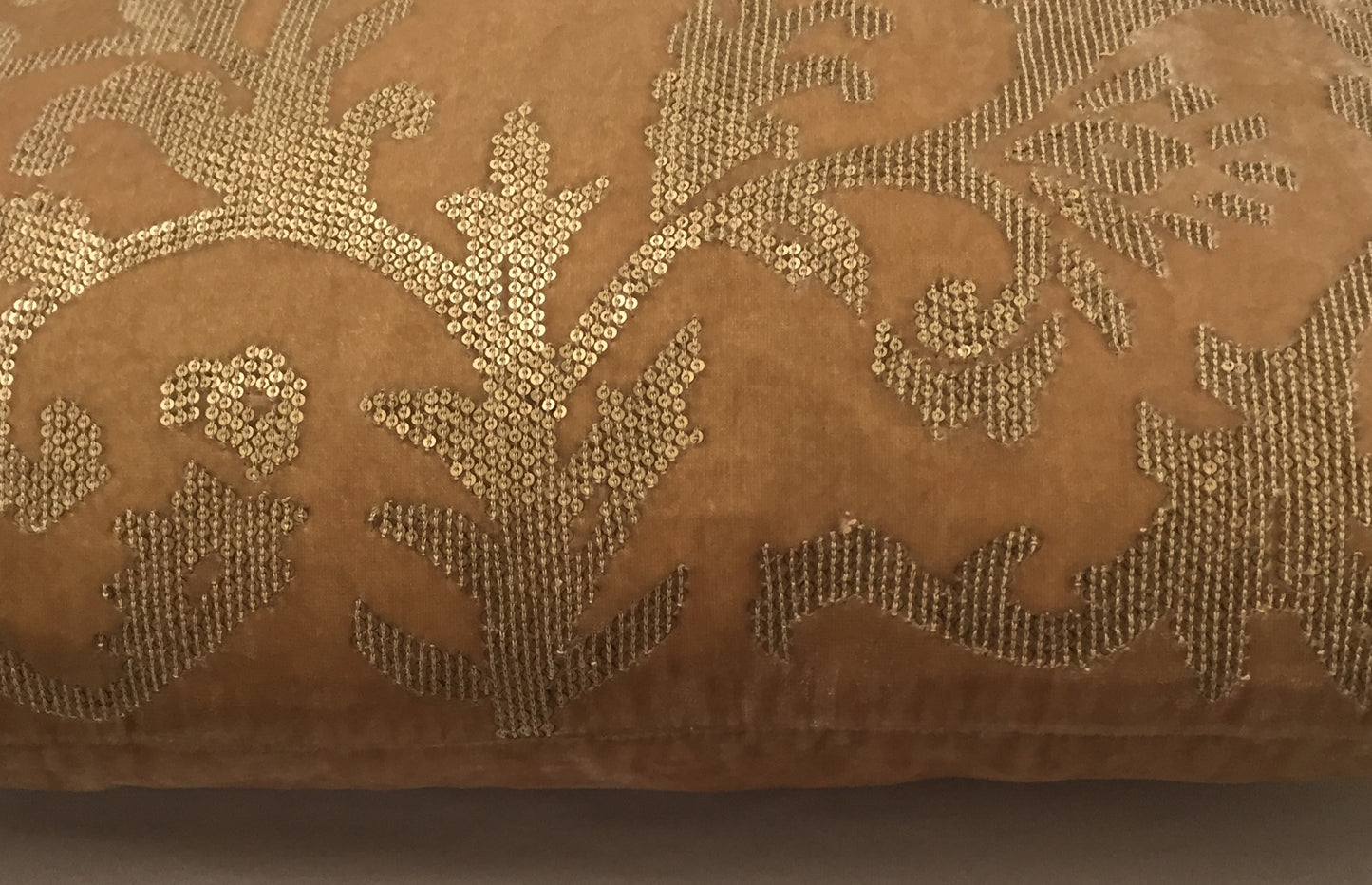 Anke Drechsel Kissen Haute Couture Taupe Bestickt Seiden Samt AntikGold