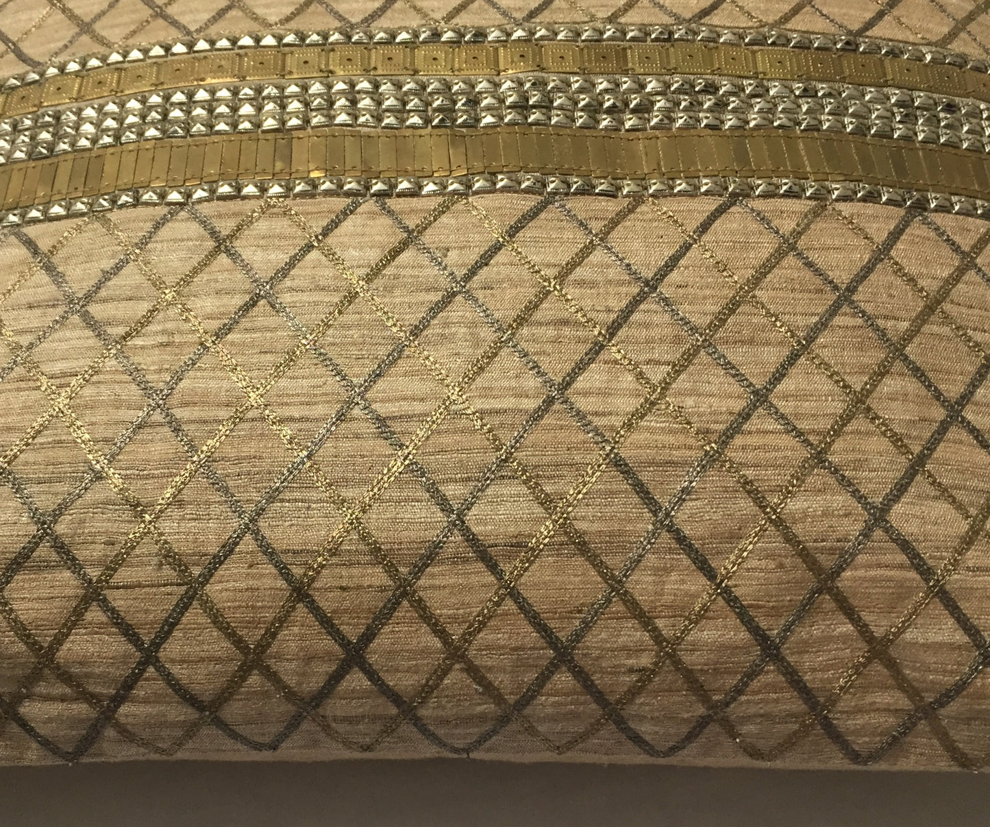 Anke Drechsel Kissen Haute Couture Metallic Gold Beige Bestickt Naturseide