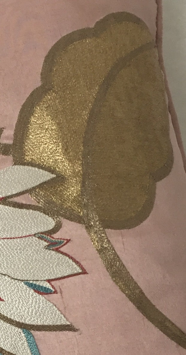 Anke Drechsel Kissen Haute Couture Sure Rose Bestickt Naturseide Rosa Weiß Gold