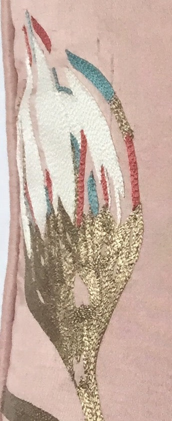 Anke Drechsel Kissen Haute Couture Sure Rose Bestickt Naturseide Rosa Weiß Gold