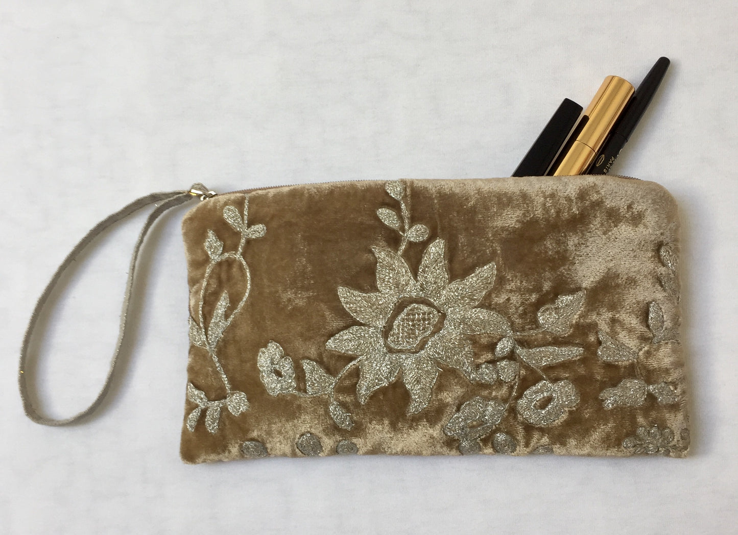 Anke Drechsel Zip Pouch Platinum Metallic Bestickt Seiden Samt Kosmetiktasche Tasche Beige Silber