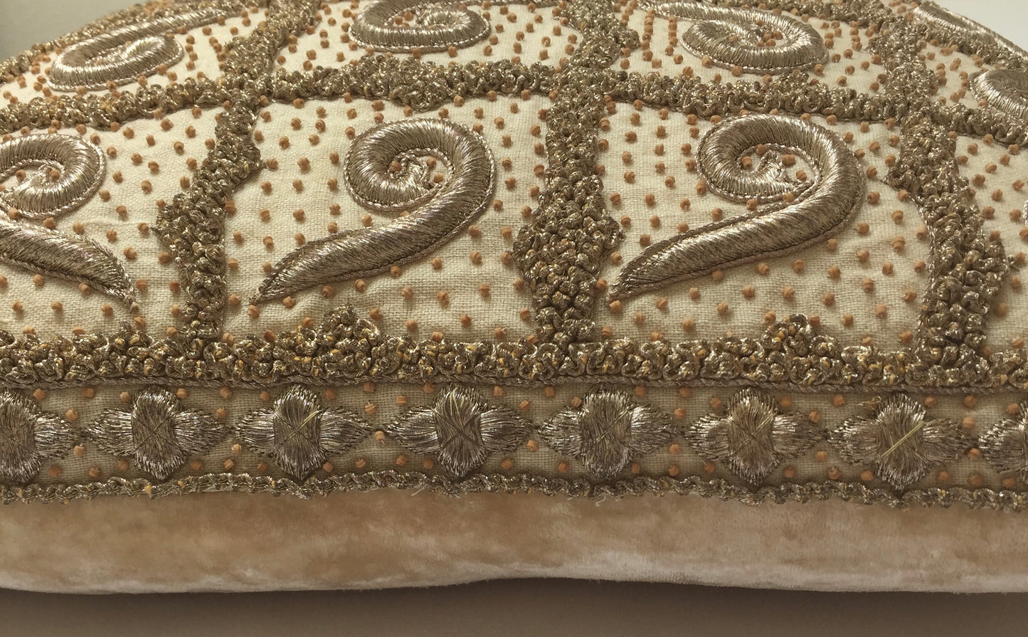Anke Drechsel Kissen Haute Couture Champagne Metallic Bestickt Tussah Seide Seiden Samt