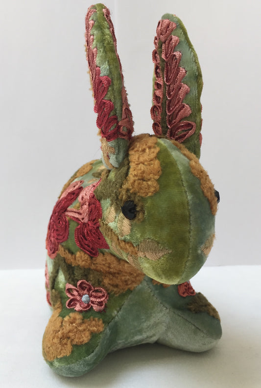 Anke Drechsel Hoffnung Hase Shaded Mint Bestickt Seiden Samt Grün