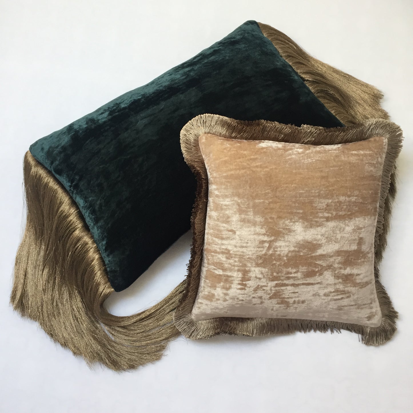 Anke Drechsel Kissen PLAIN LONG METAL Fringe Teal Seiden Samt Grün Beige