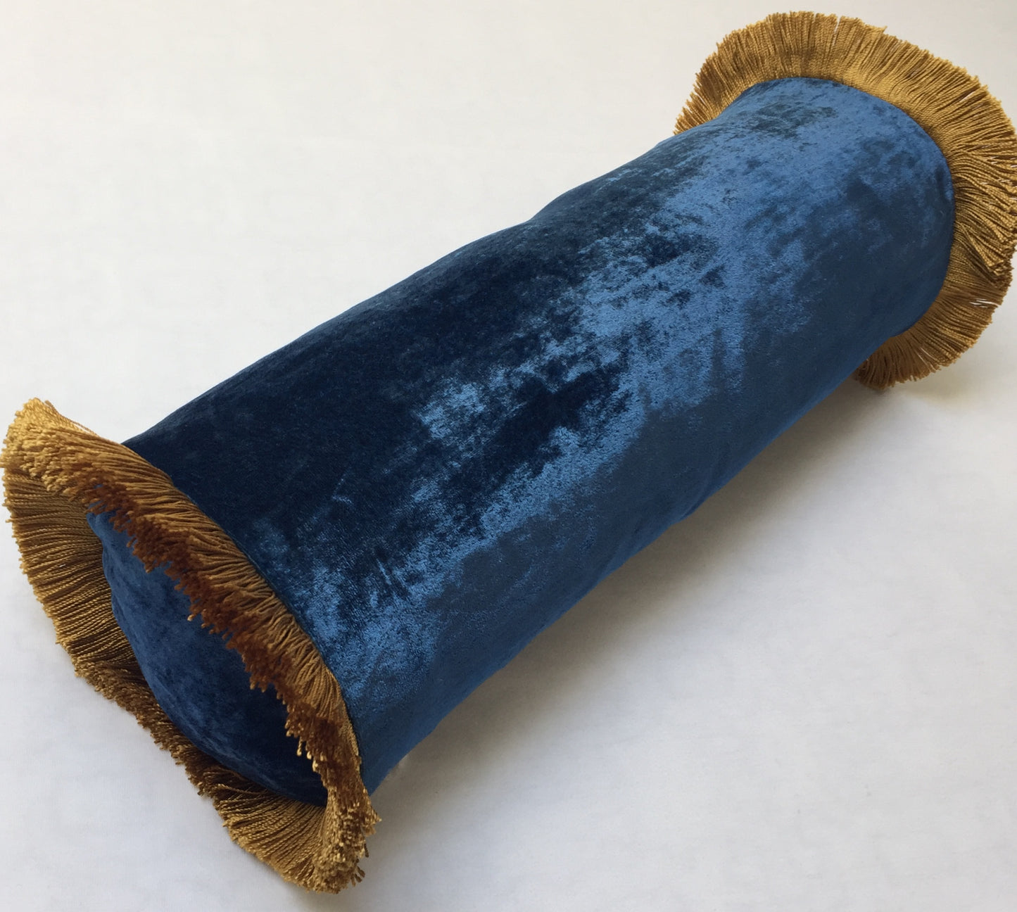 Anke Drechsel Rollkissen PLAIN Gold Franzen Seiden Samt Cobalt Blau