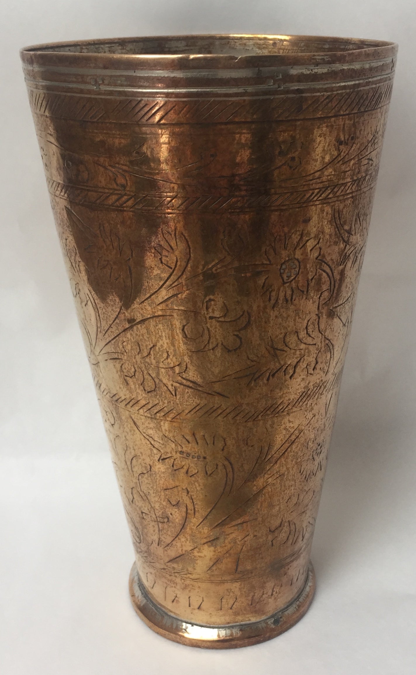Antik Messing Becher Vase Wasserbecher Stiftbecher Gold Gravur Handarbeit