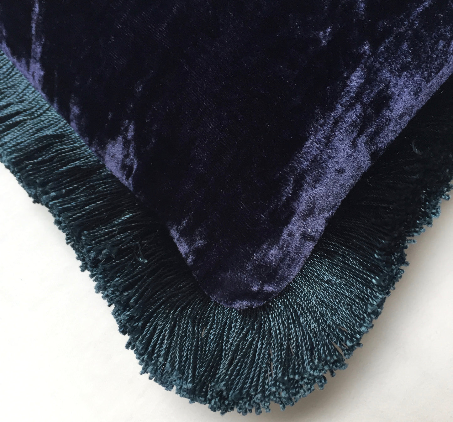 Anke Drechsel Kissen PLAIN Indigo Fringe Saphire Seiden Samt Blau