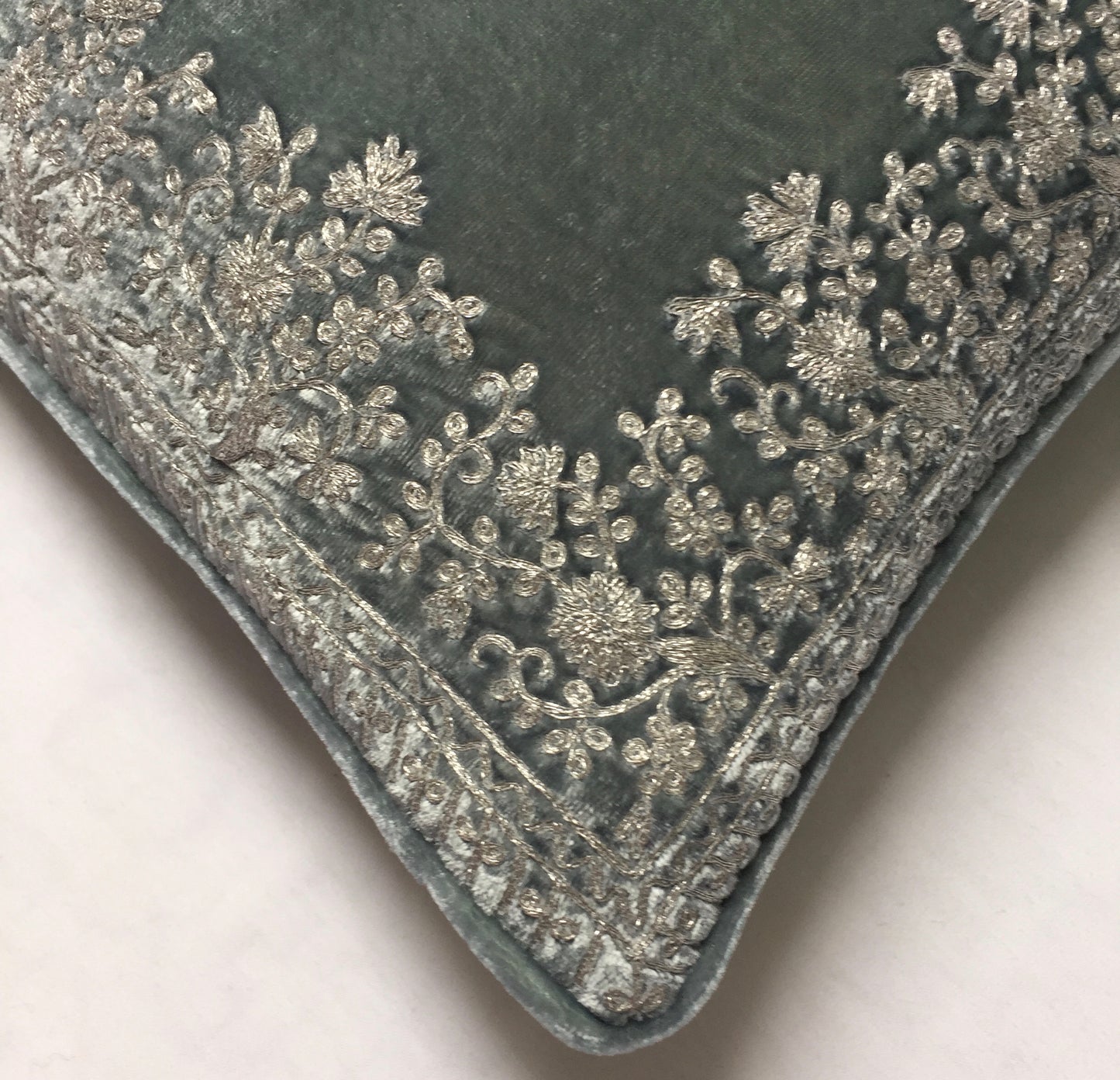 Anke Drechsel Kissen JAMILA FRAME Perfect Blau mit Silber Metallisierte - Fäden Bestickt