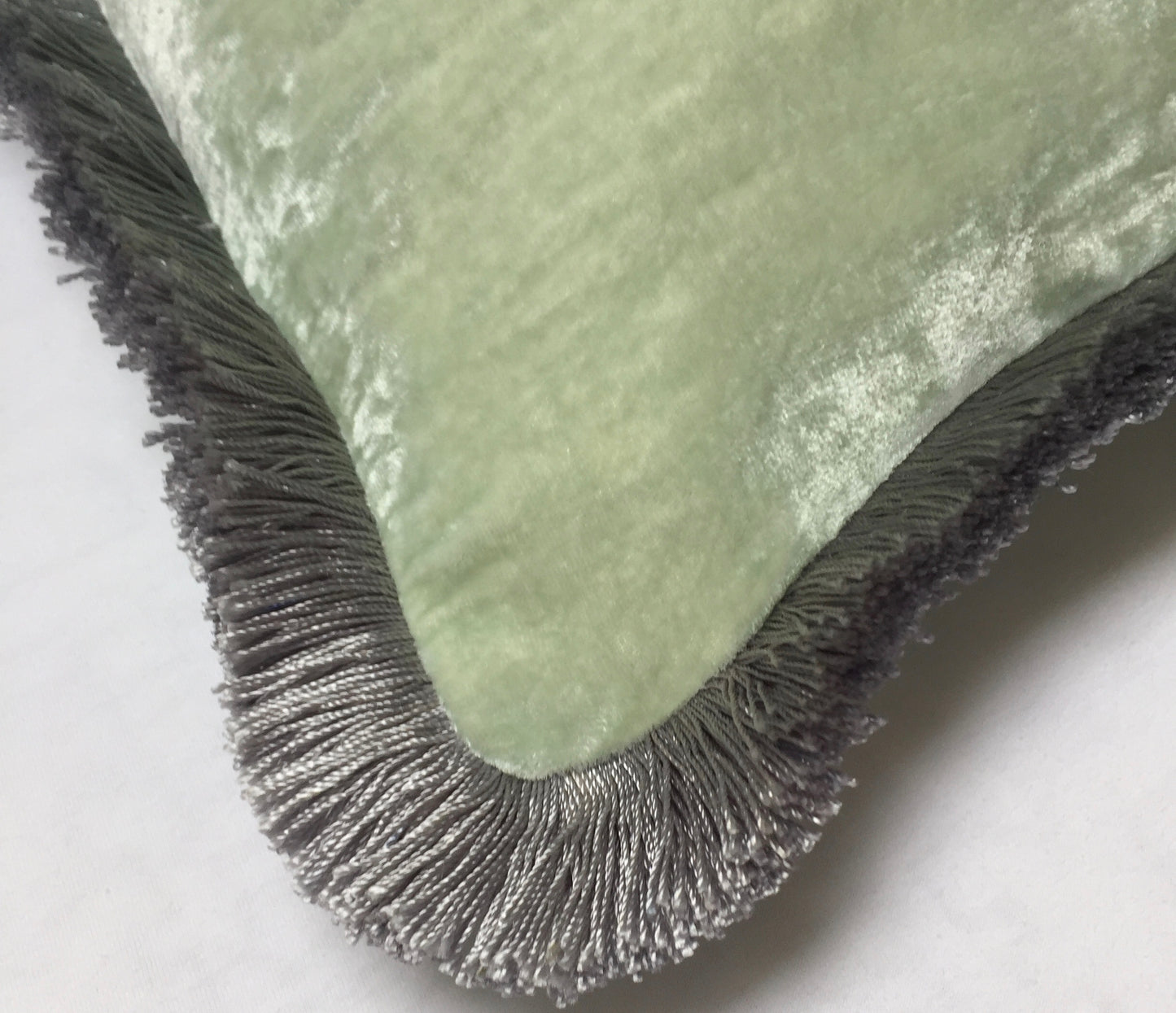 Anke Drechsel Kissen PLAIN Silber Franzen Sky Light Seiden Samt Apfel Grün Mint