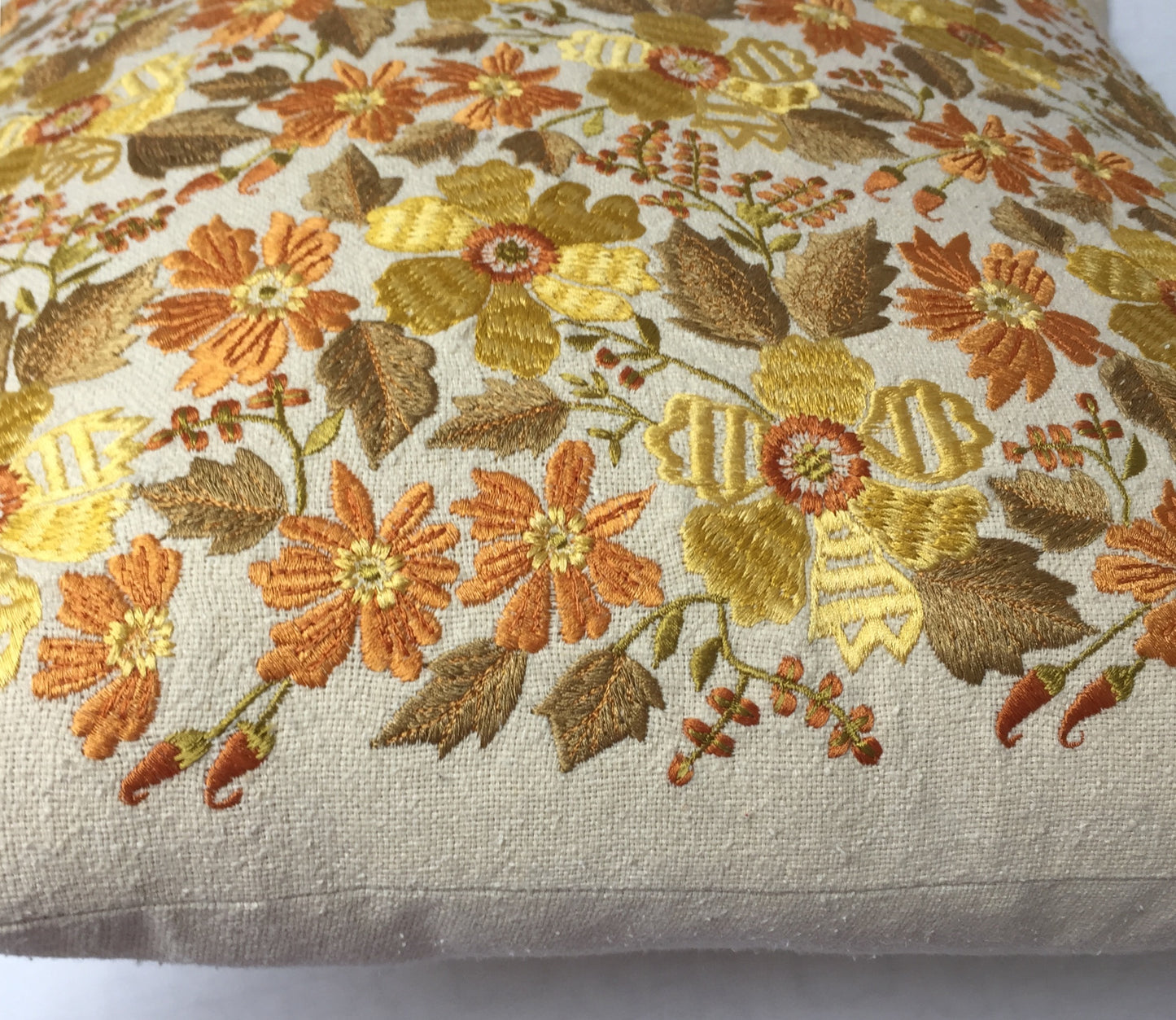 Anke Drechsel Kissen MABEL Yellow Bestickt Tussah Seide Gelb