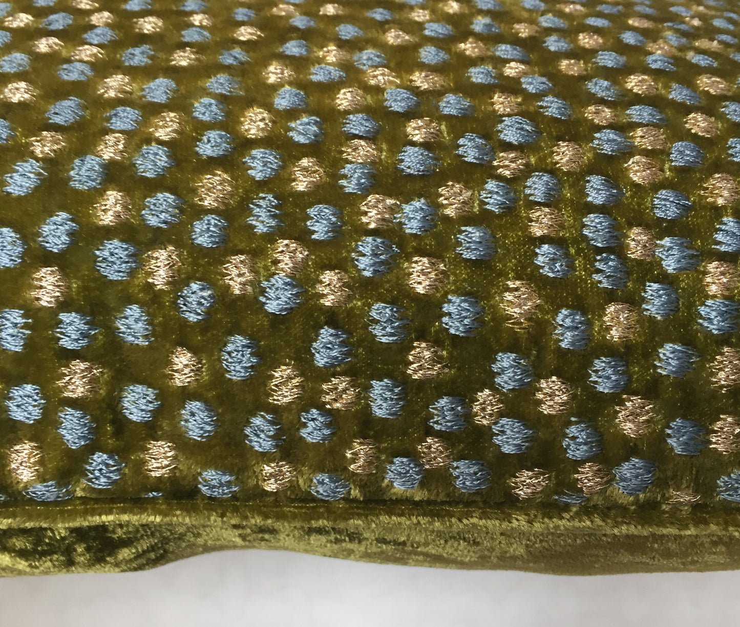 Anke Drechsel Kissen SAFARI Light Green Bestickt Seiden Samt Grün Blau Gelb/Gold