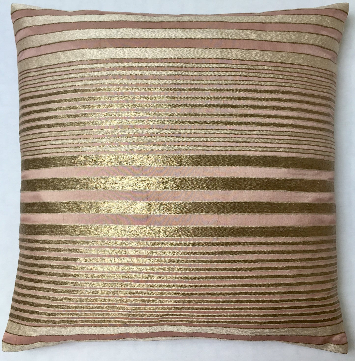 Anke Drechsel Kissen Haute Couture Metallic Rose Bestickt Naturseide Rosa Weiß Gold