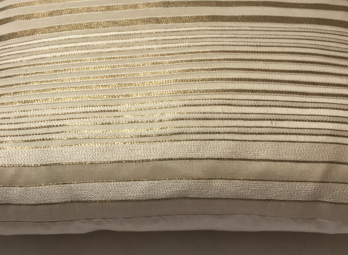 Anke Drechsel Kissen Haute Couture Crem Gold Metallic Bestickt Naturseide