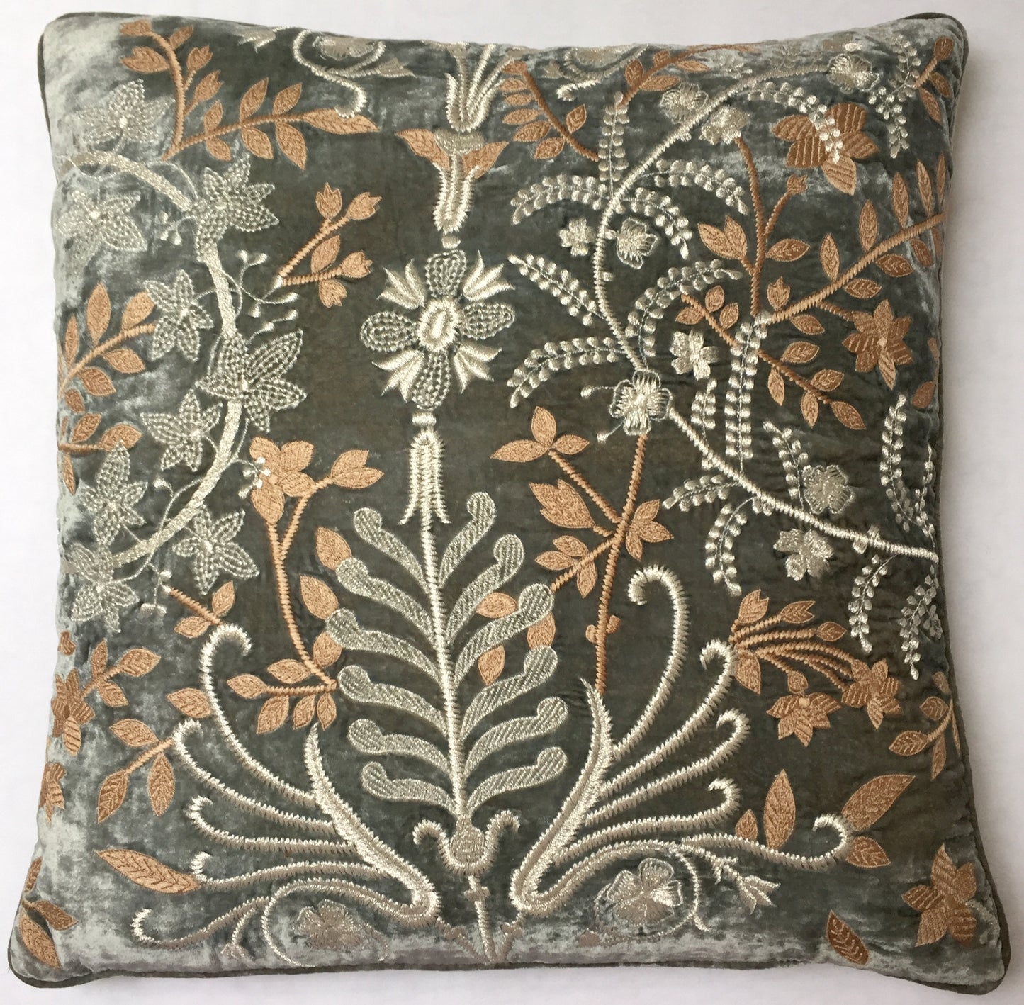 Anke Drechsel Kissen Haute Couture Floral Blue Bestickt Seiden Samt Blau Gold Beige