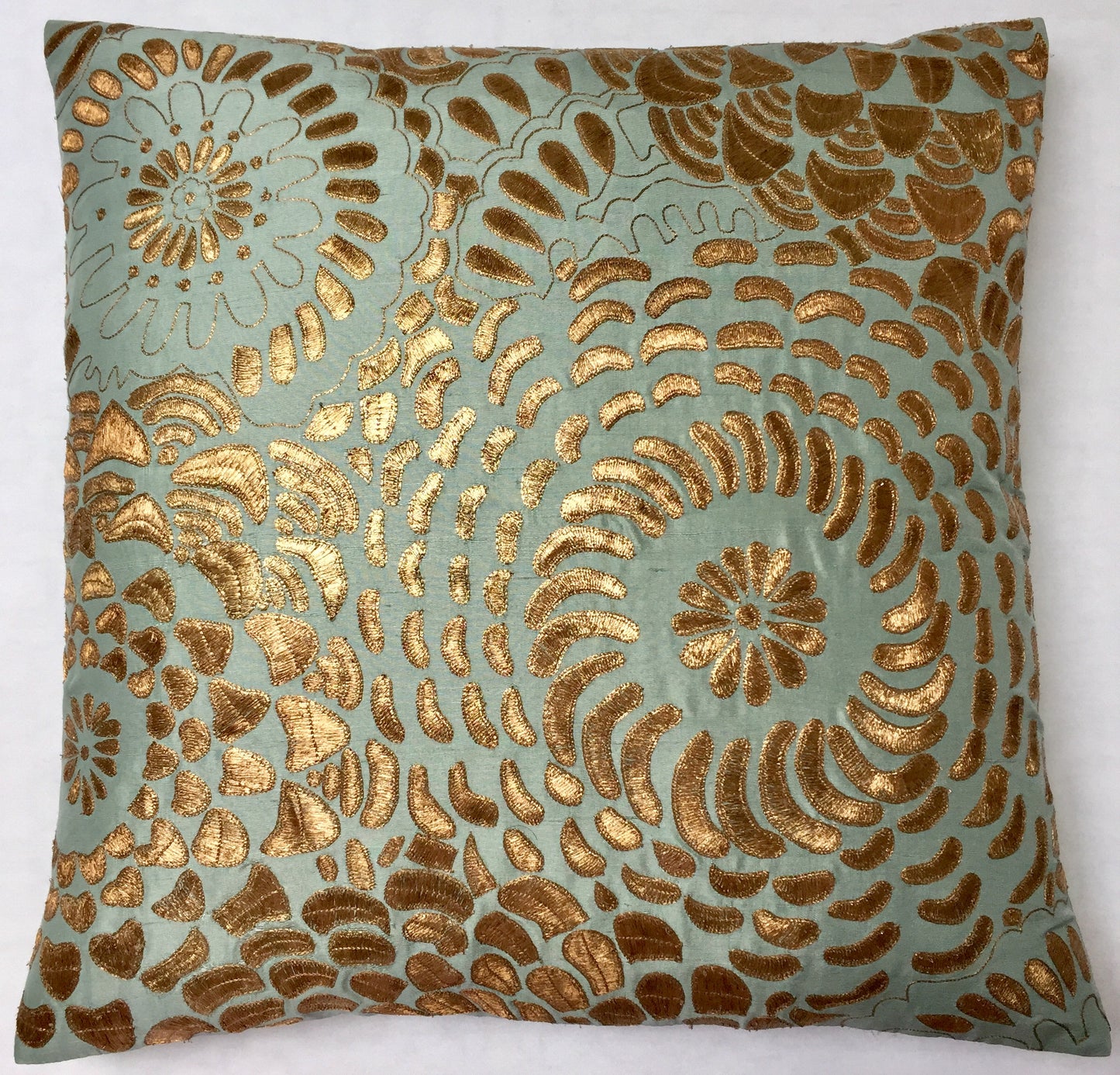 Anke Drechsel Kissen Haute Couture Sky Light Grün Gold Bestickt Natur Seide