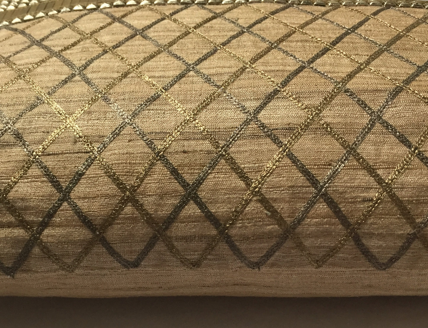 Anke Drechsel Kissen Haute Couture Metallic Gold Beige Bestickt Naturseide