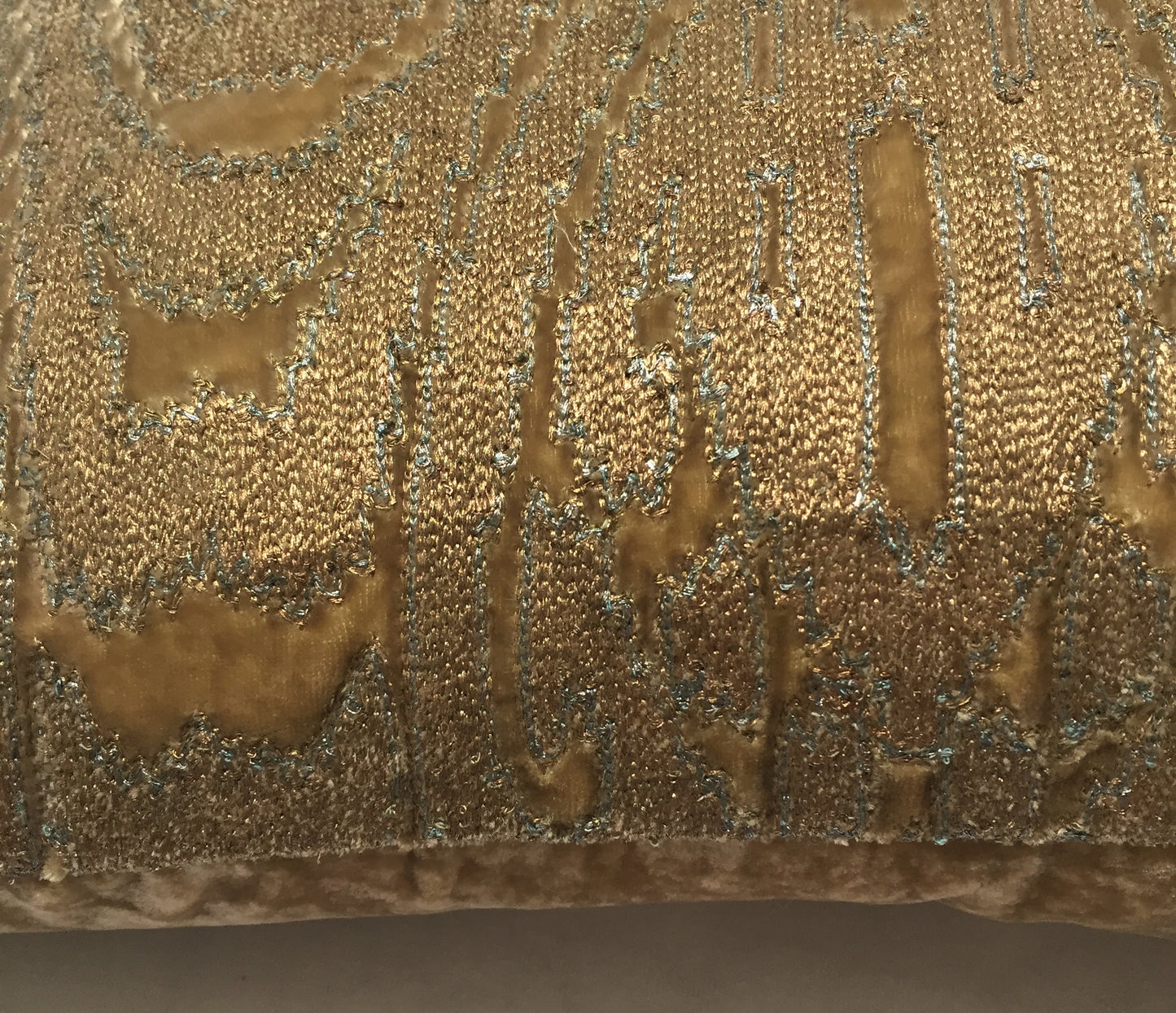 Anke Drechsel Kissen Haut Couture Antik Gold Bestickt Seiden Samt
